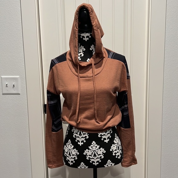 Versiona crop Hoodie💕 - Picture 2 of 4